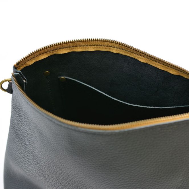 益子の革工房maharoのショルダーポーチ　ワイド（L）ブラック｜栃木県 益子町 ふるさと納税 ショルダーポーチ ワイド 牛革 手作り（AX137）