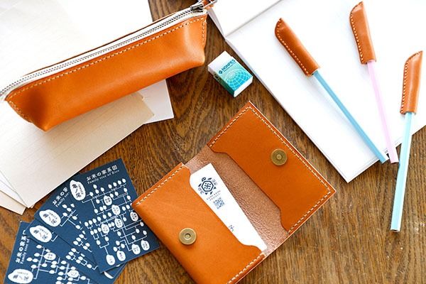 栃木レザー 名刺入れ カードケース 日本製 本革 キャメル 植物タンニンなめし ミニマル設計 薄型 軽量 コンパクト メンズ レディース ビジネス 就活 名刺収納 革小物 経年変化