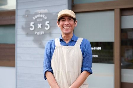 【プレミアム米粉ロールケーキ】神埼桑菱茶ロール【グルテンフリー 保存料不使用 贈り物 お歳暮 お中元 お祝】(H053295)