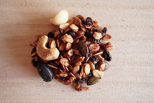 ナッツ屋さんのこだわり自家焙煎グラノーラ1週間分(カカオ&ラズベリー&NUTS)【50g×7袋】【DE05W】