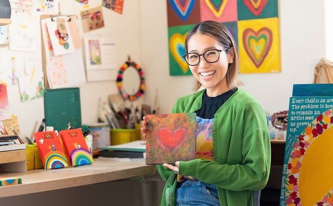 希望のカラーと花で。A5木材アート アーティスト Hanna