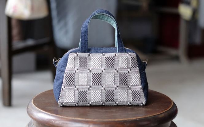 ヤシラミ花織 ランチポーチ+plus 格子モダン (紺色・グレー系織物) ハンドバッグ 手提げバッグ 小さめ おしゃれ レディース 沖縄市 / FABRIC SHOP MINAMI[BCCS002-01]