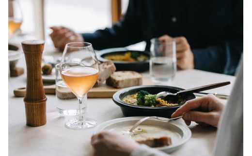 PETARI Shallow Pot 18cm Jet Black（ブラック）G.M.P 【 グッドデザイン賞受賞 陶器製 万能調理土鍋 鍋 土鍋 平鍋 浅鍋 電子レンジ可 キッチン雑貨 新生活 ギフト プレゼント 三重県 四日市市】 -[G631-3] 