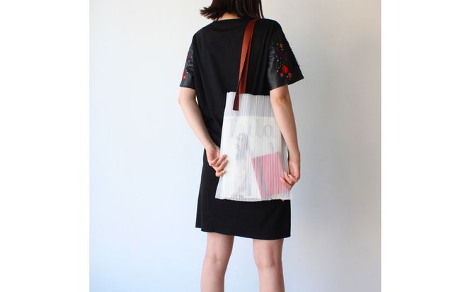 香川県産プリーツバッグ・ストライプ・ラージ［ ブロンズ １点］軽やかで上品な透け感のあるショルダーバッグ 372013_LJ010VC01