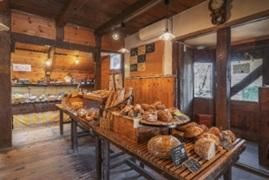 【天然酵母パン オ フルニル デュ ボワ】天然酵母パン屋のハード系パンセット　A（6点入）【パン 詰め合わせ ご当地グルメ バゲット 美味しいパン おいしい 朝食 ギフト 贈り物 ベーカリー セット ぱん 国産小麦 パンセット】 041009_EN001