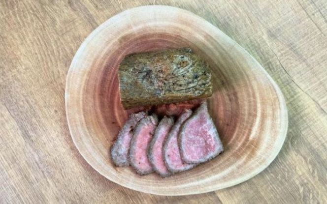 熊野牛ローストビーフ　約300g / 牛肉 ブロック 塊 肉 ローストビーフ 国産 和牛 ギフト 国産ローストビーフ モモ肉【sim200A】