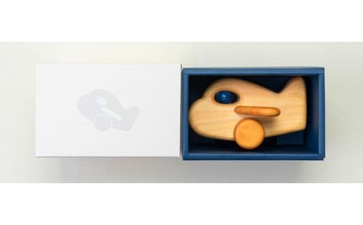 木のおもちゃ ひこうき 飛行機 木製 木 おもちゃ 知育玩具 男の子 女の子 ギフト プレゼント 贈り物 贈答 お祝い 出産祝い 誕生日祝い 日本製 手作り てづくり 受注生産品 のし 山のくじら舎 W120xH70xD120mm ヒノキ 2歳 幼児 子供 キッズ 玩具 赤ちゃん ベビー 木工 国産 自然素材 エコ 優しい 安全 安心 楽しい 遊び 発達 車輪 可愛い かわいい 安芸市 高知県