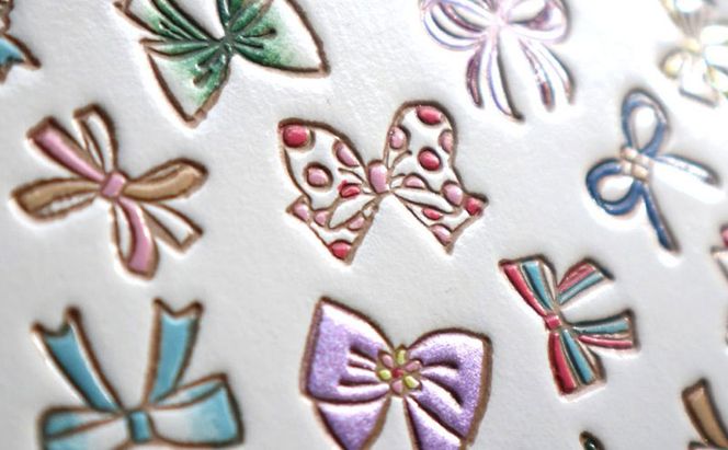 【文庫屋大関】マカロンポーチ プチリボン【皮革工芸品】 ポーチ ミニポーチ 小物入れ アクセサリー入れ イヤホン入れ 収納 保管ケース 手のひらサイズ  本革 革 皮革 工芸品 工芸 雑貨 ギフト プレゼント 日本製 東京