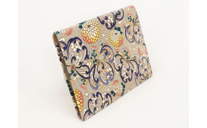 【文庫屋大関】パーソナルホルダー　乱菊＜青紫＞【皮革工芸品】 民芸品 雑貨 日用品 菊柄 菊デザイン モダン 