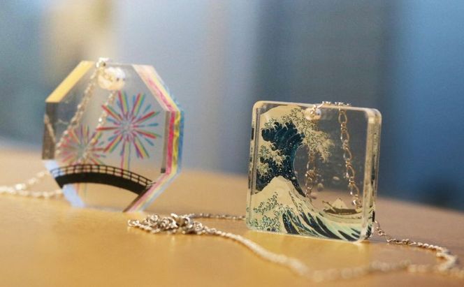 ネックレス 色と文化を重ねて「遊」ぶアクリルレイヤ—ネックレス【遊】 アクセサリー アクリルレイヤーネックレス 葛飾北斎 隅田川花火大会 レイヤー分け 重層的 小道具 墨田区 東京都