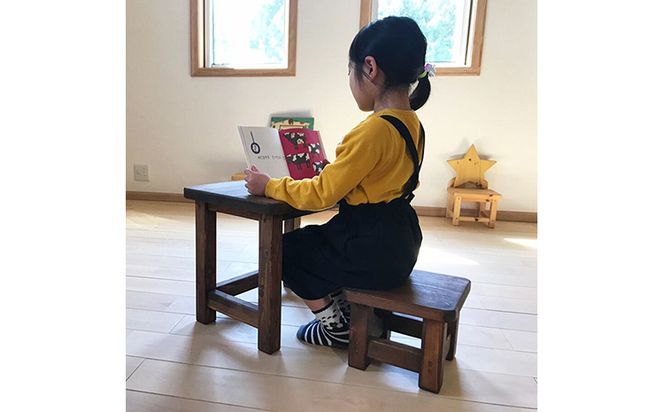 木製キッズデスクセット 『はじめてのminiデスク＋miniスツールset』（カラー：ウォルナット） │パイン材 ハンドメイド 子供用 おしゃれ 子供用家具 WoodPark 和歌山県美浜町