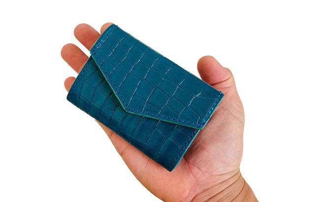 財布 手のひらサイズのレザーコンパクトウォレット ブルークロコ型押し 牛革 レザー 小銭入れ 札入れ コンパクト クロコ柄 ギフト 日用品 雑貨 日進市 愛知県