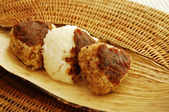 京都・喜右衛門「有機 発芽玄米黒大豆味噌」800g〈 味噌 みそ 有機JAS認証 オーガニック 発芽玄米 天然醸造 手作り 生みそ 発酵食品 〉