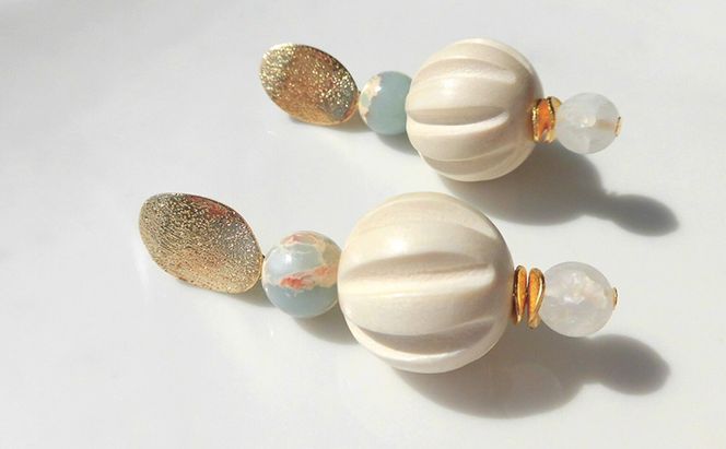 sea ripples ピアス アクセサリー 天然石 1個 [Q]handmadejewely【ブルー クリスタル ウッドボール 可愛い ハンドメイド ジュエリー 手作り  職人 上品 華やか ドレス 結婚式 大人の雰囲気 ギフト プレゼント 母の日 入学式 ラッピング シェル 】