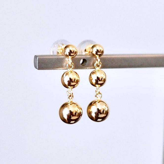 K18(18金) イエローゴールド 地金 ボール 3連 ピアス 保証書付 M760-1 242-030-b