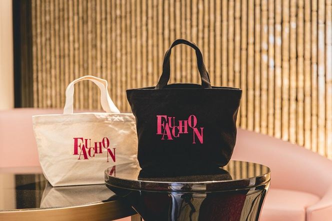 【サロン ド テ フォション】 アフタヌーンティーペアチケット＜オリジナルトートバッグ付＞| 京都 パリ発 人気ホテル カフェチケット 食事券［ アフタヌーンティーチケット 食事券 2人 スコーン 焼き菓子 スイーツ 紅茶 コーヒー カフェ 人気 おすすめ 記念 お祝い ホテル 旅行 観光 食事 ふるさと納税 ］ 261009_A-LA089