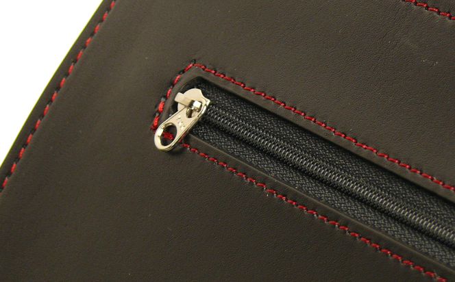 大きめサイズでブラックレッド配色の本革メンズポーチ「ビッグポーチ （黒革・赤ステッチ）」