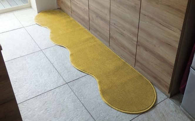 diw0177 北欧風キッチンマット ラグマットタイプ 45×270cm ピーナッツ型 ゴールド 抗菌防臭 SEK 織人しきもの屋工房