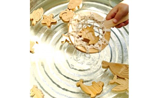 【CF-R7hbk】YKS045　山のくじら舎 おふろでちゃぷちゃぷ 木製 知育玩具 セット お風呂遊び 男の子 女の子 ギフト 包装 ラッピング プレゼント 贈り物 贈答 出産祝い 誕生日祝い のし 熨斗対応 高知県産