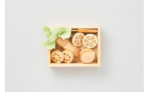 木のおもちゃ ちいさな ままごと セット 箱入り 山のくじら舎 木製 木 おもちゃ 詰め合わせ 知育玩具 男の子 女の子 ギフト 包装 ラッピング プレゼント 贈り物 贈答 お祝い 誕生日祝い のし おままごと 受注生産品 名入れ可能 ヒノキ スギ ケヤキ 2歳 3歳 4歳 5歳 子供 幼児 キッズ 手作り 国産 日本製 安全 安心 マグネット 切れる おもちゃ 安芸市 高知県