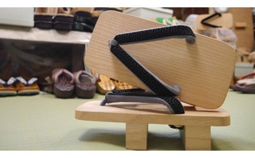 【 桐下駄 】 高級 本柾下駄 ( 男性用 ) 下駄 げた ゲタ 履物 靴 くつ [BL005ci]