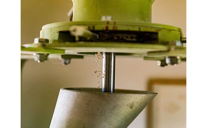 石臼挽き おうちで簡単手打ち うどん セット 一文字 乾麺 （黒うどん）4袋 約8人前（1袋200g、約2人前）とふくほのか 小麦粉 1kg 備前福岡 一文字うどん 麺類 体験 子供 長期休み 自由研究 楽しい 学び 食育 レシピ付き お家時間 