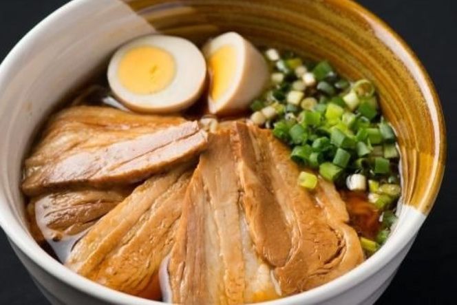 【三代目！肉工房 松本秋義】まっ黒煮豚400g×3 [吉田ハム工場 静岡県 吉田町 22424664] 煮豚 松本秋義 冷凍 食品 豚肉 豚バラ肉 チャーシュー ブロック 焼き豚 肉 角煮 豚角煮 保存料 おつまみ おかず つまみ