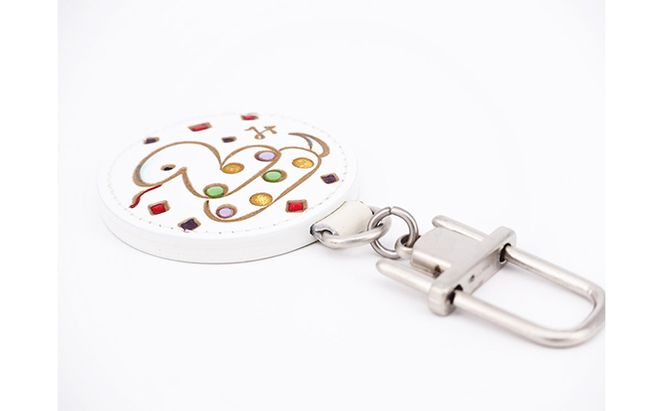 文庫屋大関 干支キーホルダー 巳 ドアに冷蔵庫にペタリ 干支 キーホルダー マグネット入り 磁石入り 革製品 革小物 革製 日用品 雑貨 小物雑貨 マグネット 磁石 工芸品 民芸品 伝統工芸品 東京 東京都 墨田区