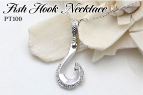 ハワイアン ネックレス PT100 (プラチナ10％) ダイヤモンド 0.06ct フィッシュフック ペンダント 釣り針 リバーシブル 【f067-pt100】 [オーダーメイドジュエリーメイ 山梨県 韮崎市 20745088]