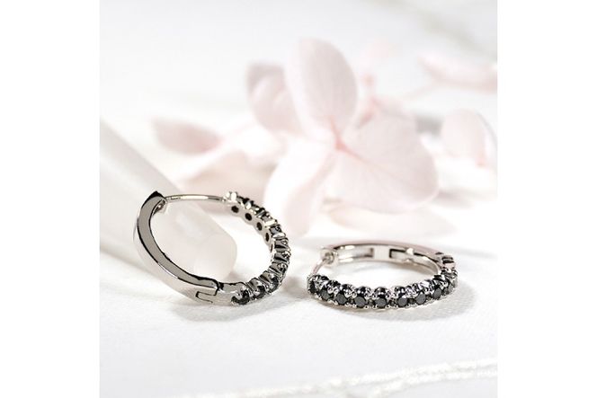 ピアス フープピアス プラチナ PT900 ブラックダイヤモンド 0.36ct 【f215-bd-pt】 [オーダーメイドジュエリーメイ 山梨県 韮崎市 20745466] アクセサリー アクセ レディース ジュエリー ダイヤ 宝石 フープ エタニティ かわいい 輪っか バネ式 キャッチレス 中折れピアス