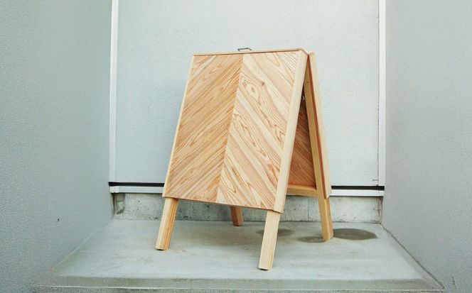 ヘリンボーン柄 木製立て看板 杉 糸島市 / スリークラウド[ASB012]