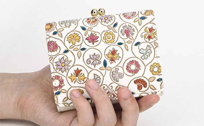 【文庫屋大関】三つ折りミニ財布　金唐小花【皮革工芸品】 ファッション 小物 民芸品 お札 カード 小銭 手のひらサイズ コンパクト 大人かわいい 牛革 手作り 国産 