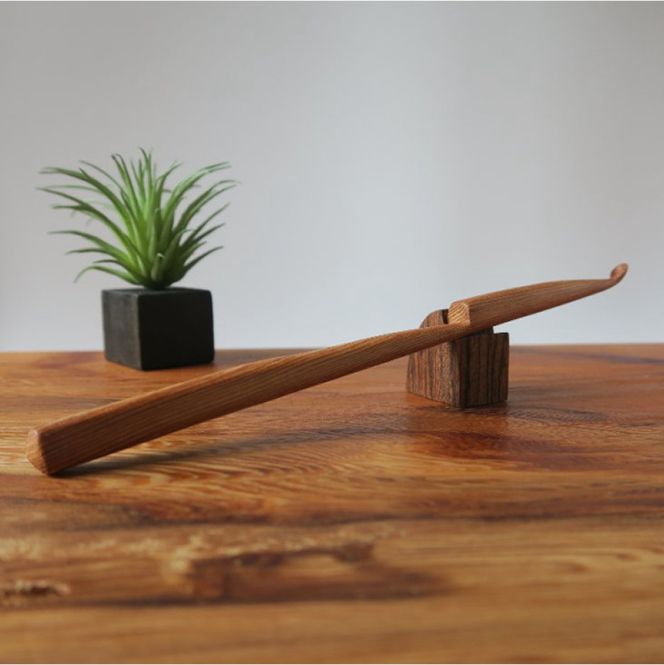 木製耳かき 屋久杉材（上杢） ［195S24］ 屋久杉材 上杢 木製 耳かき 屋久杉 安定 グリップ感 優しい形状 体に優しい スプーン形状 刺激を軽減 良い香り 肌触り 油脂分 希少 愛知県 小牧市 送料無料