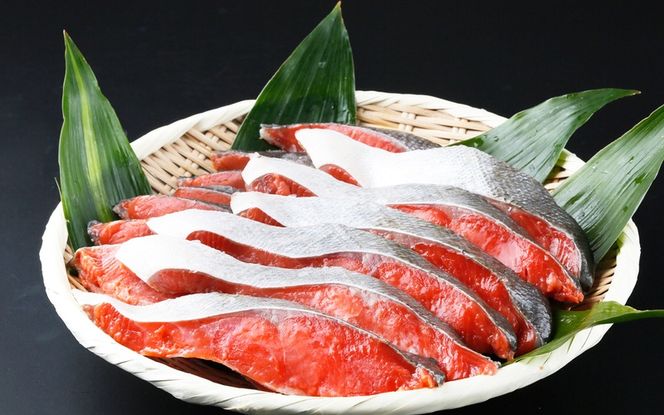【天然鮭使用】大ボリューム！こだわり仕込の天然紅サケ切身 約1kg（約9切れ～11切れ） / 鮭 シャケ 魚 切り身 焼き魚 ご飯のおとも おかず おつまみ【uot715C】