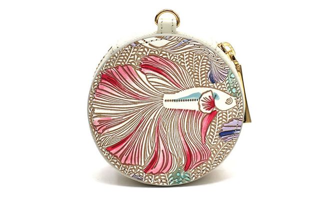 【文庫屋大関】マカロンポーチ ラビリンスフィッシュ＜パープル＞【皮革工芸品】 ポーチ ミニポーチ 小物入れ アクセサリー入れ イヤホン入れ 収納 保管ケース 手のひらサイズ  本革 革 皮革 工芸品 工芸 雑貨 ギフト プレゼント 日本製 東京