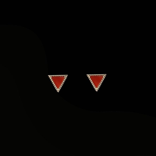 珊瑚 血赤珊瑚 トライアングル ピアス K10イエローゴールド 天然サンゴ 一点物 アクセサリー 厄除け お守り クリスマス バレンタイン 誕生日プレゼント 記念日 ホワイトデー ジュエリー 大人可愛い ギフト さんご サンゴ 高知県室戸市