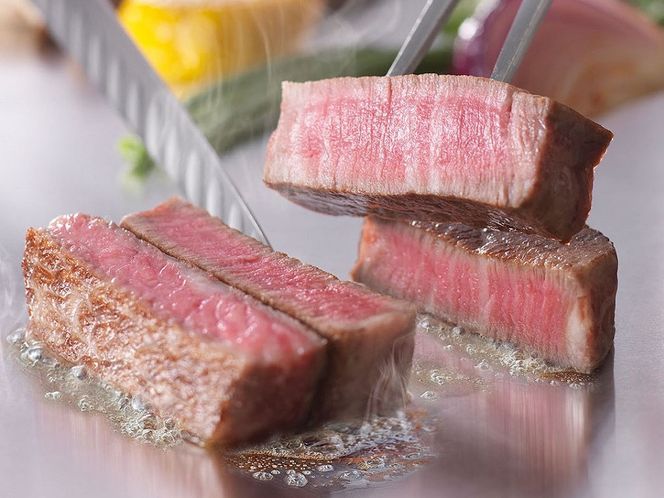 【ホテルグランヴィア京都／15階 鉄板焼 五山望 】レストランペアチケット(ランチ)［ 京都駅直結 人気ホテル 食事券 ホテル最上階 京都の街並みを一望 ランチ コース料理 2名様分 人気 おすすめ 食事 グルメ 旅行 観光 ホテル ふるさと納税］ 261009_A-LA110