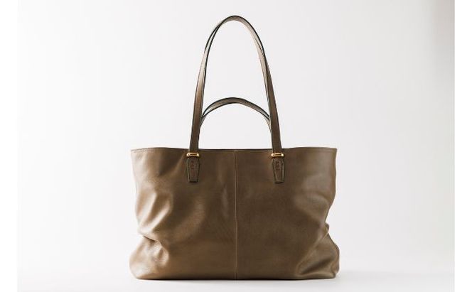 牛革ふっくらとしたトートバッグ【ZIT003】 ファッション かばん 柔らかい スムース 上質 国産牛革 贅沢 軽い アクセント テフロン 加工 A4ファイル 