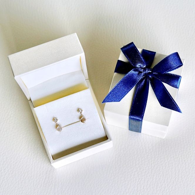 【ジュエリー】K10 イエローゴールド  ホワイトムーンストーン 揺れる ピアス 保証書付 SR-2012 242-003-d