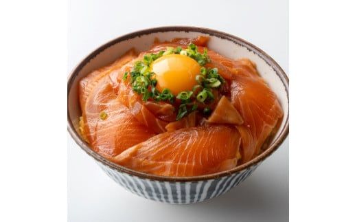 【CF-R7hbk】KYF165　高知の海鮮丼の素「サーモンの漬け」約80gx5P 400g サーモン 漬け丼 タレ漬け 時短調理 簡単 ご飯 お刺身 刺身 海鮮丼 おかず 惣菜 魚介類 海鮮 新鮮 個包装 簡単 便利 お取り寄せ