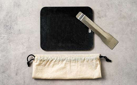 ミニコン炉S（黒皮）＆厚板鉄板 ソロキャン用（スクレーパー、巾着袋付き）のセット F4N-2344