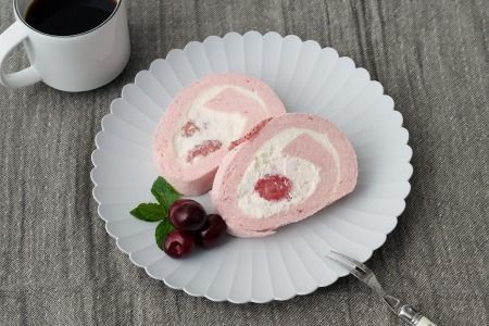 【プレミアム米粉ロールケーキ】贅沢いちごロール【グルテンフリー 保存料不使用 贈り物 お歳暮 お中元 お祝】(H053297)