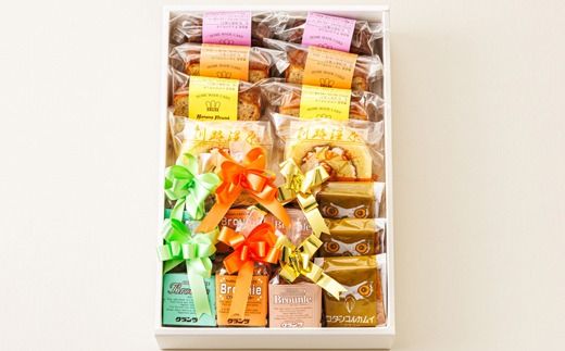 【定期便 3ヶ月連続】8種類のお菓子の詰め合わせセット(計17個入り) | 詰め合わせ セット 人気 クランツ国誉店 スイーツ スィーツ 焼菓子 個包装 小分け お土産 北海道 スイーツ ケーキ 冷蔵 プレゼント デザート 菓子 贈答用 贈答品 ギフト 北海道 釧路町 釧路超 特産品 121-1222-104