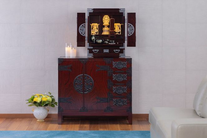 仙台箪笥 仙台仏壇20号 木地呂漆調 KHB-568D（お申込書返送後1ヶ月～5ヶ月程度でお届け） 欅産業 職人 おすすめ 船箪笥 [インテリア タンス 収納 家具 和 モダン 高級 和箪笥 小箪笥 伝統 工芸品 仏壇 仏具 神具 飾り棚 欅 漆塗 彫金 金具 装飾 仙台箪笥 船箪笥 舟箪笥 宮城 利府 欅産業]|06_kyk-801001