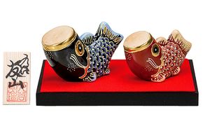 九谷焼 3.5号こいのぼり・盛(台、敷物、立札付) a05 焼き物 民芸品 工芸品 インテリア 