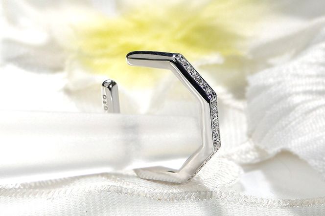 K10WG ダイヤモンド イヤーカフ【0.1ct】【片耳用】 EmP0038-10W SWCJ018-b