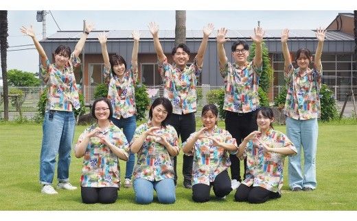 アート シャツ 【選べるサイズ S/M/L】  シャツ 洋服 障がい者アート 総柄 ファッション 征峯会 [AU026ci00]