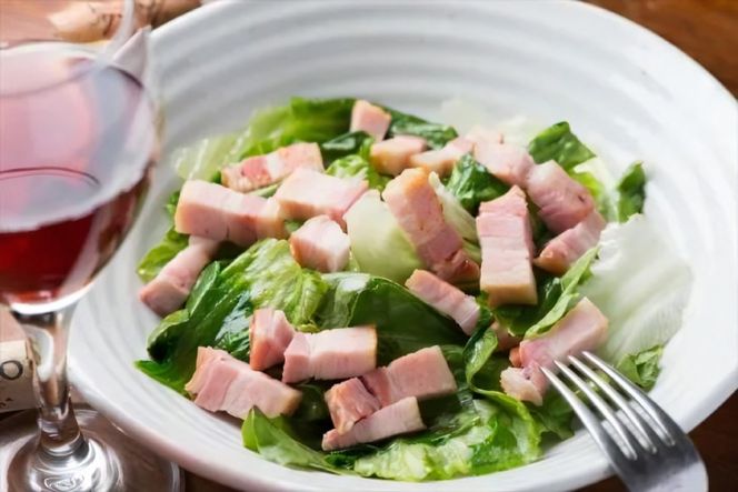 【三代目!肉工房 松本秋義】 すっごいスモークベーコン ブロック 300g×2 [吉田ハム工場 静岡県 吉田町 22424658] ベーコン べーこん 肉 加工肉 スモーク ベーコンエッグ 豚肉 国産 豚 豚バラ肉 おつまみ