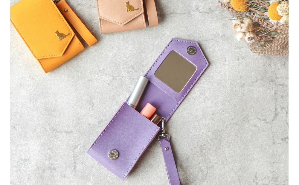 [パープル]毎日の“ときめき"を仕込めるリップケース リップクリームホルダー キーホルダーストラップ[ミラー付き・3本入る] 232238_CM032VC01