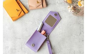 【パープル】毎日の“ときめき”を仕込めるリップケース　リップクリームホルダー　キーホルダーストラップ【ミラー付き・3本入る】 232238_CM032VC01